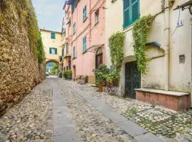 2 Bedroom Cozy Apartment In Taggia