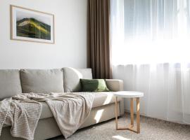 Cozy 1 bedroom apartment with a free parking spot, ξενοδοχείο σε Nova Lesna