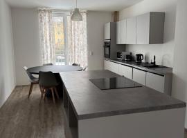 Neu und Günstig! Hochwertige Ferien- und Monteurswohnung bei Leipzig Nähe A14, hotel a Taucha