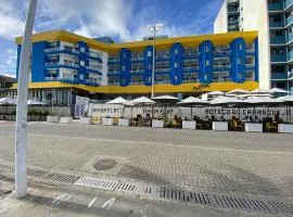 Flat na Barra - Localização privilegiada, beira mar