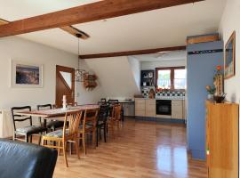 Große, gemütliche Wohnung in dörflicher Idylle, ξενοδοχείο σε Breitenbach am Herzberg