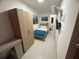 Habitación individual privada con baño privado y desayuno