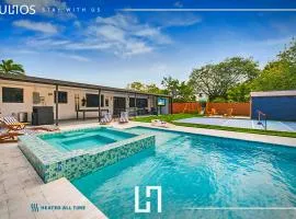 Luxury Getaway with Retreat Heated pool and Jacuzzi L31