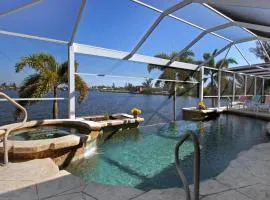 Stunning Views! Electric & solar heated pool & spa on Gulf-access canal - Villa Laguna