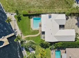 Riverfront electric-heated pool home with stunning views & dolphins! - Villa Lorraine
