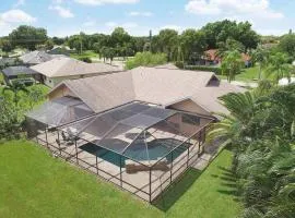 New lanai! Electric-heated pool home with spa in quiet neighborhood - Villa Milano