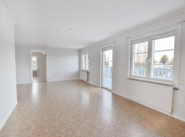 Central two-room apartment with a large balcony, hotel v destinaci Junsele