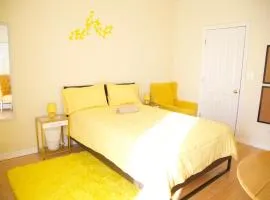 BrightonBeach2-Room w Beach & Balcony