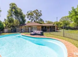 Salamander Sanctuary, 204 Salamander Way - pool, pets, linen, aircon, Wi-Fi