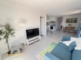 A2 Airport 2BR Haven - Garden & Parking