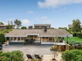 Three-Bedroom Holiday Home In Ebeltoft