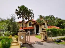 Tiara Golf Villa With Pool