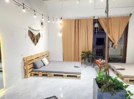 Sứ Ca Homestay - tầng áp mái 35m2 cho 4-6 người tại Vinhomes Ocean Park 2,3
