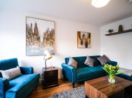 Stunning 3 Bed Home in Somerset with 2 Parking Spaces，位于韦尔斯的酒店