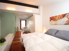 Missio Triplex house in Old Town of Palma, biệt thự ở Palma de Mallorca