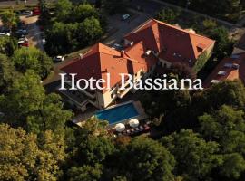 Bassiana Hotel és Étterem、シャールヴァールのホテル