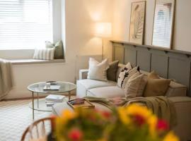 Stylish, comfortable, convenient!, pronájem domu u jezera v destinaci Bala