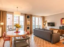 Luxury flat for 6 people with balcony - Near Metro