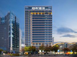 桔作酒店 许昌东站胖东来天使城店, hotel s parkirali&scaron;tem u gradu 'Xuchang'