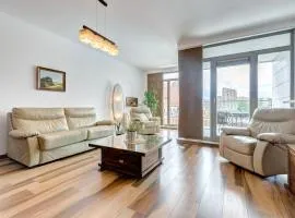 Modern Dom & House Apartments in Gdańsk with Pool and Gym