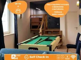 Gesamte stilvolle Unterkunft mit Terrasse