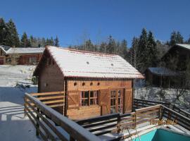 Chalet Monts Jura: Mijoux şehrinde bir otel