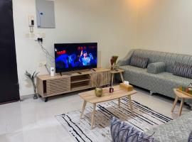 شقة فاخرة بغرفتي نوم تسجيل الوصول ذاتي, hotel v destinaci Burajda