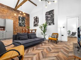 Modern 2 Bedroom Apartment - Wolverhampton Centre - Gated Development 3CH, hotel in Wolverhampton