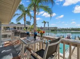 Bayside Escape-Condo w Dock Pool and Near Beach