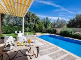 Maria by Vintage Travel