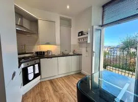 Cove Apartment - 3 Bed Sea View