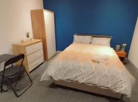 Double-Bedroom in the Heart of Eccles Manchester Perfect for Short Stays BH4
