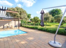 1 on Cormorant - Pecanwood Hartbeespoort, feriehus i Hartbeespoort