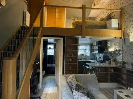 Cosy Cabin-Style Home - Work & Leisure