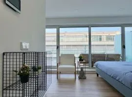 Studio with Huge RooftopTerrace - Free Parking