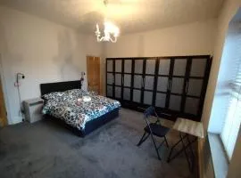 Double-Bed Manchester Close To Bolton City Centre C2