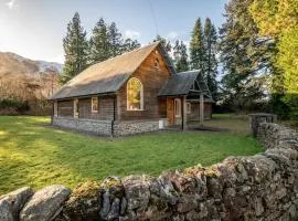 Scenic Oaklodge with wood burner