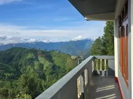 2BHK Mountain View with Full Kitchen and Hi-Speed Internet