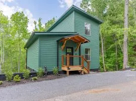 2 Brand New Cabins For Family Retreat!