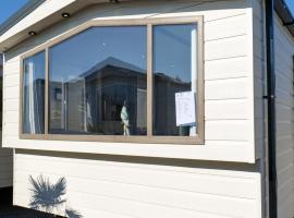 Camping Zavelbos Superior Chalet, chalet de monta&ntilde;a en Maaseik