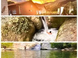 Nature Village Chalés Paraty-Casas com ar condicionado e cozinha、パラチのヴィラ