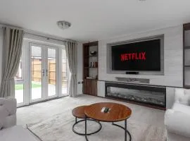 5 bed detached Contractors Parking Long Stays