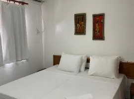 AP06 Espaçoso a 3 Minutos a Pé da Praia de Taperapuã, Acomoda até 8 Pessoas!