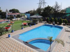 Cosmos Resort Maliblu, hotel v destinaci Indaur