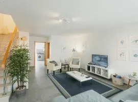 Best Houses 86 - Meeras Surf House