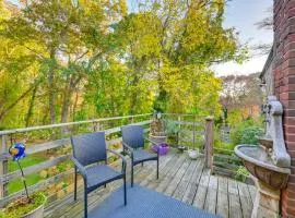 Cozy Dix Hills Apt with Deck about 7 Mi to Beach!