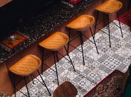 Ḥokma Boutique Hotel & Tropical Lounge, отель в городе Пхипхи