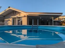 KA'LEI HOUSE, a sweet house with a swimming pool