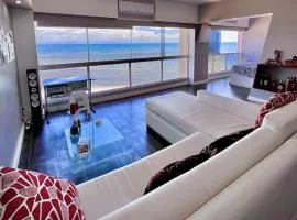 SeafrontApartment-Sleeps4-Pool-Parking-Garden