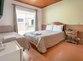 Hotel Geneve - 2km do Capivari, hotel in Campos do Jordão